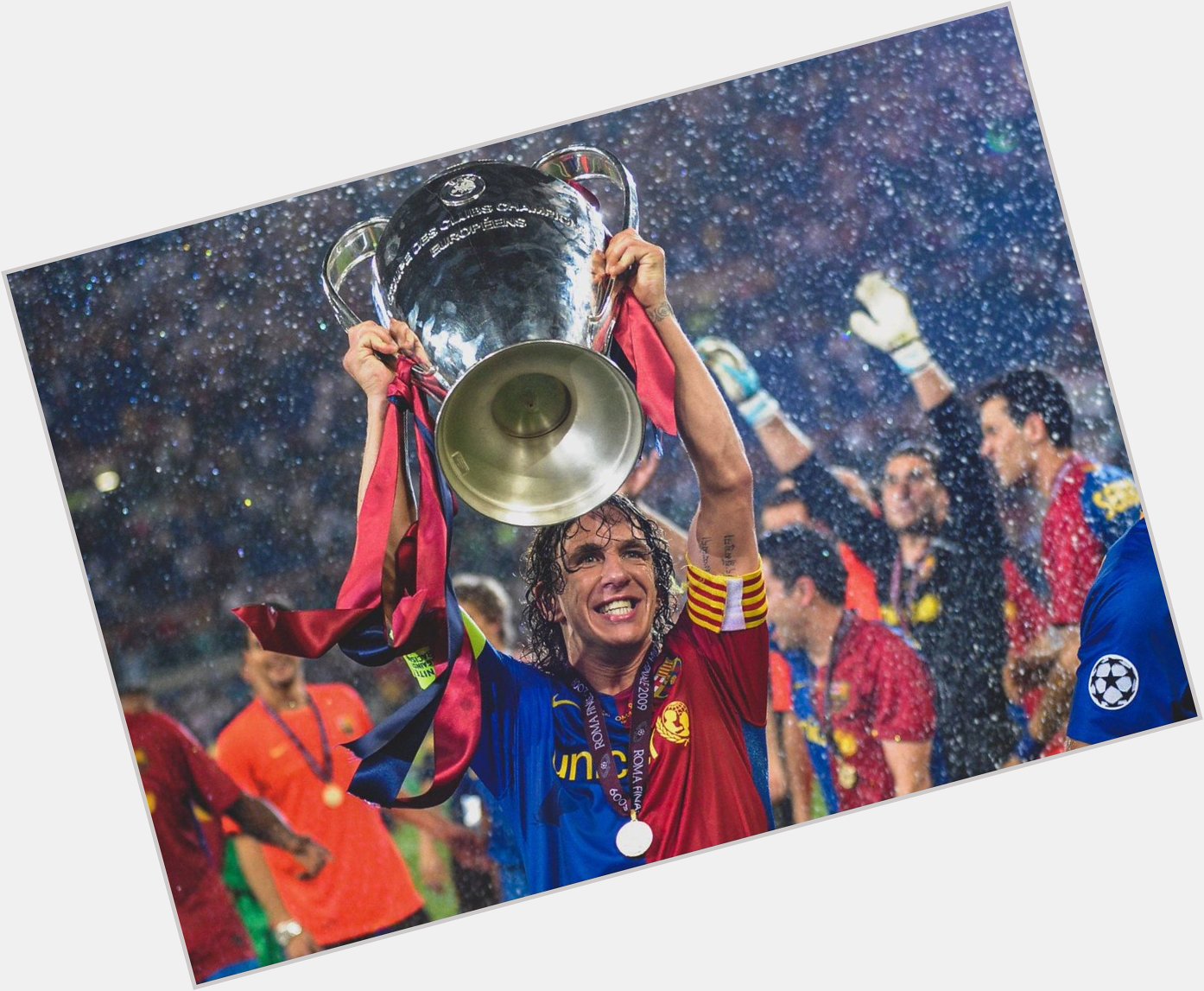 Happy Birthday 42 tahun Carles Puyol 