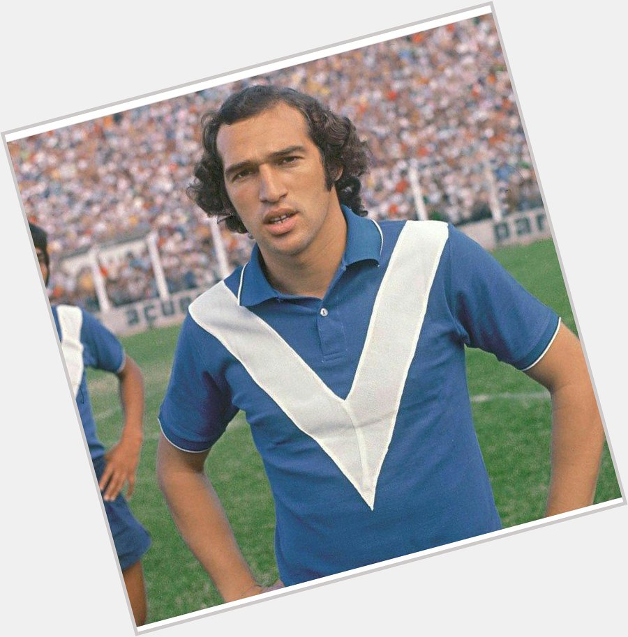 Happy Birthday to Boca and Vélez legend Carlos Bianchi. Here\s a photo of him before he turned into Larry David 