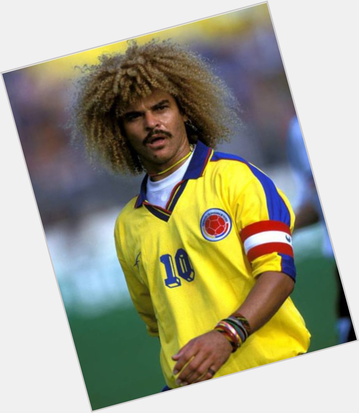 Happy Birthday to the iconic Colombian  midfielder Carlos Valderrama!  
