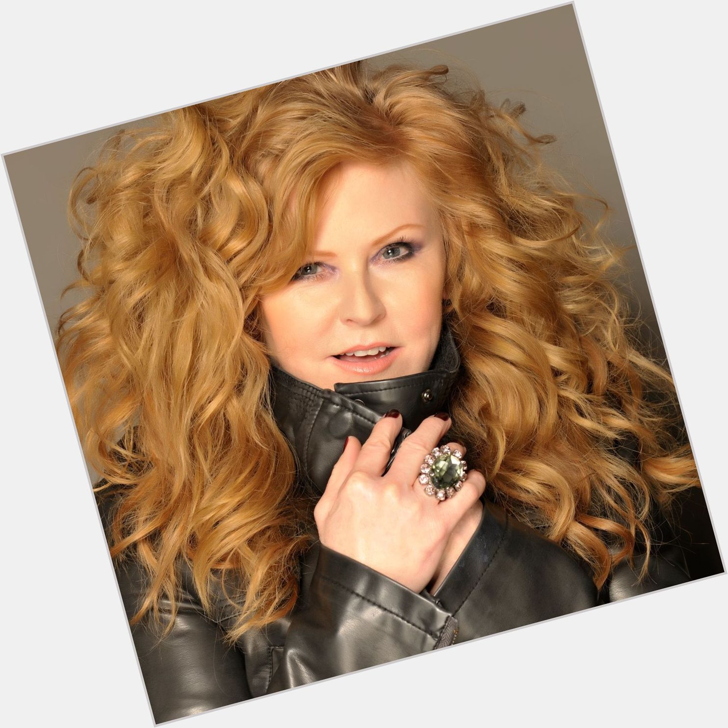 Happy birthday Carol Decker of T\Pau - 64 today and playing China in your Hand now on Memory Lane UK 