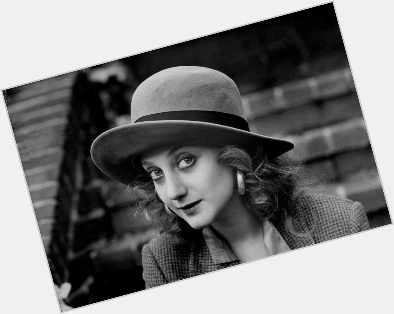 Happy birthday to a fabulous scene-stealer of the big and small screens, two-time Emmy-winner Carol Kane! 