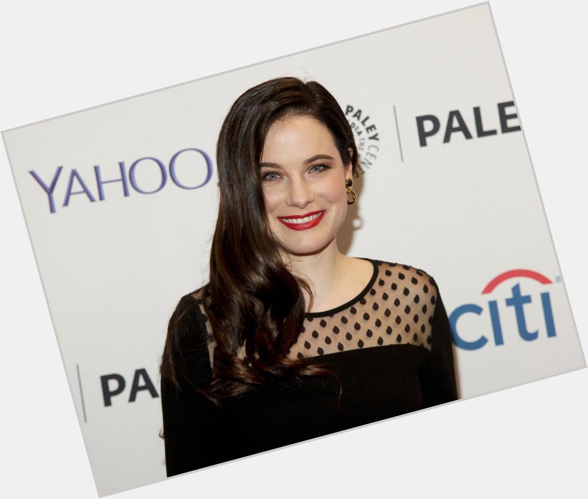 Happy Birthday to Caroline Dhavernas, woman who makes me smile even when I\m crying! 