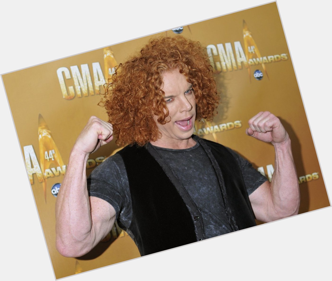 Happy birthday to Carrot Top. The comedian turns 54.

Image: Tami Chappell/Reuters 