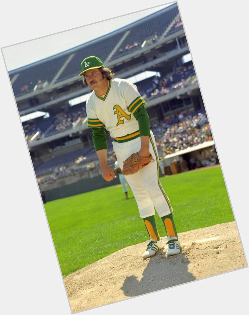 Happy Birthday to baseball Hall Of Famer the late great Jim \"Catfish\" Hunter. 