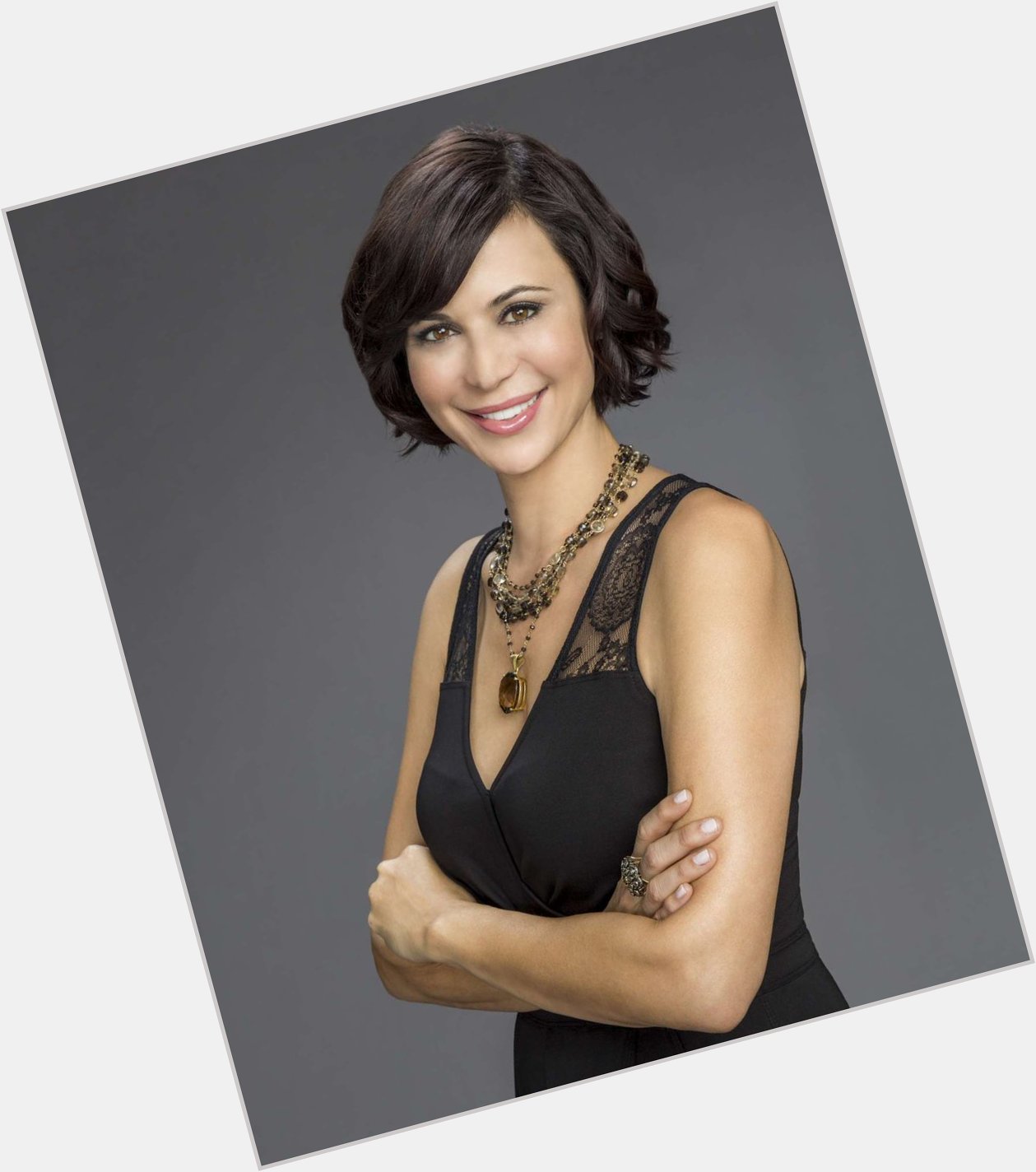 A very HAPPY BIRTHDAY to an amazing actress and naturalized US citizen, Catherine Bell!   