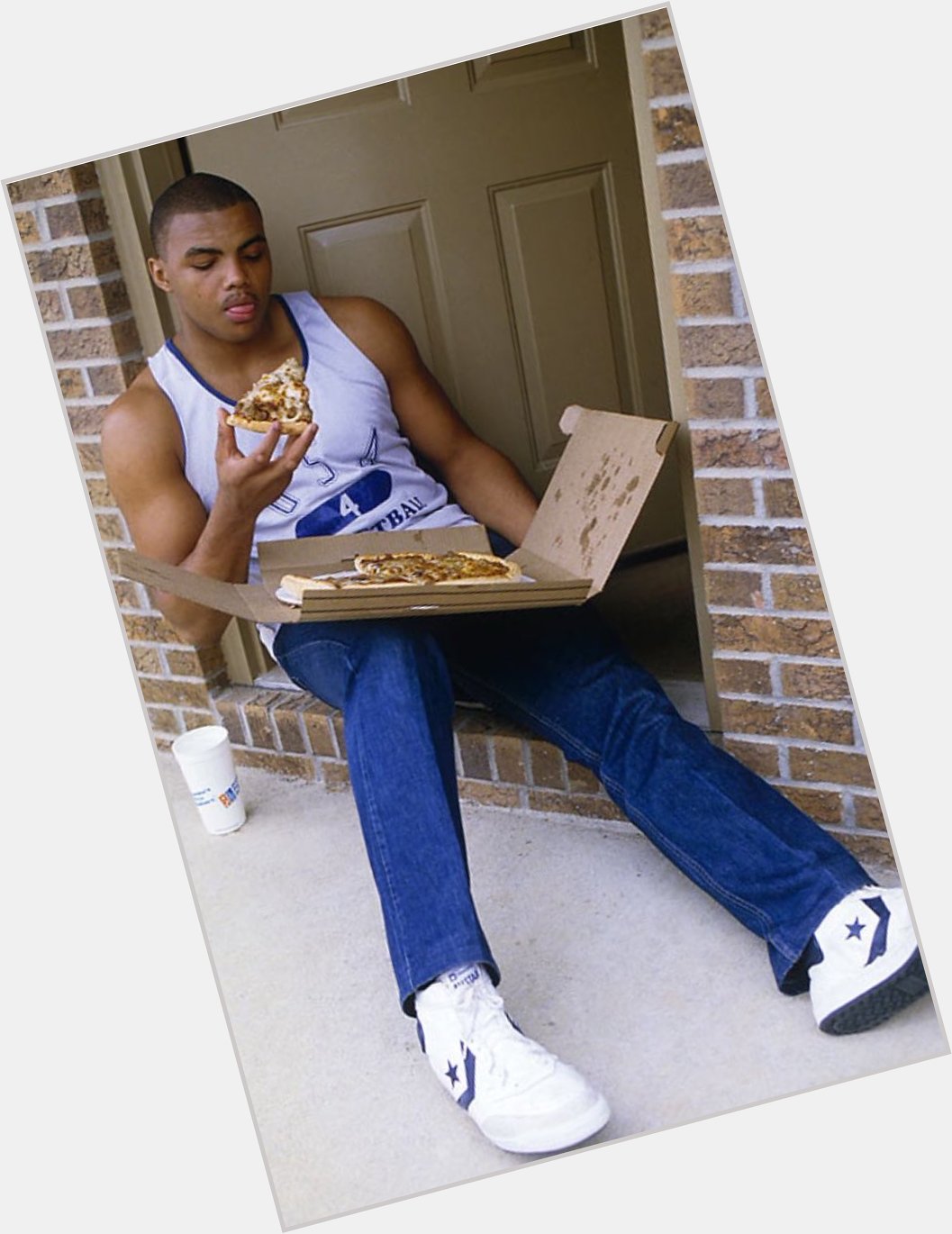 Happy Birthday to Charles Barkley, who even with an NBA future ahead of him, couldn\t turn down a large pie 