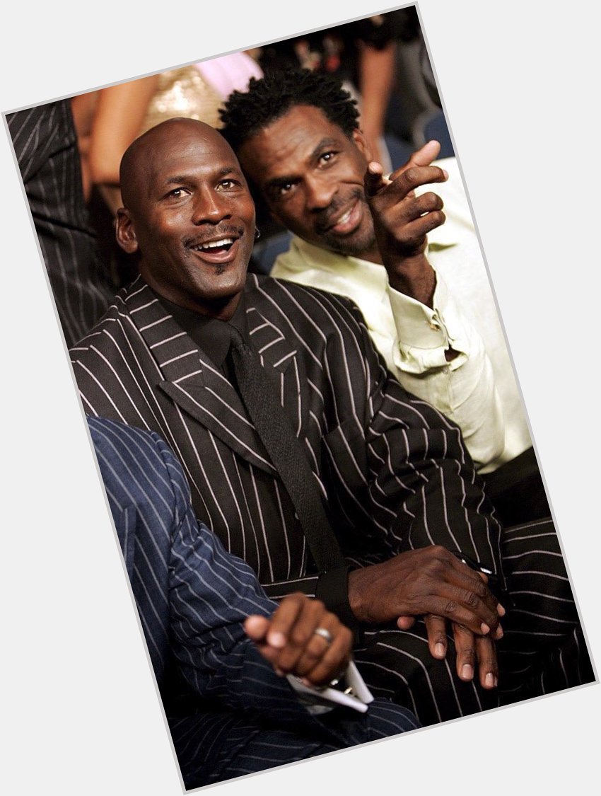 Michael Jordan & Charles Oakley à travers les ans. 
MJ & Oak throught the years. 
Happy Birthday Oak ! 