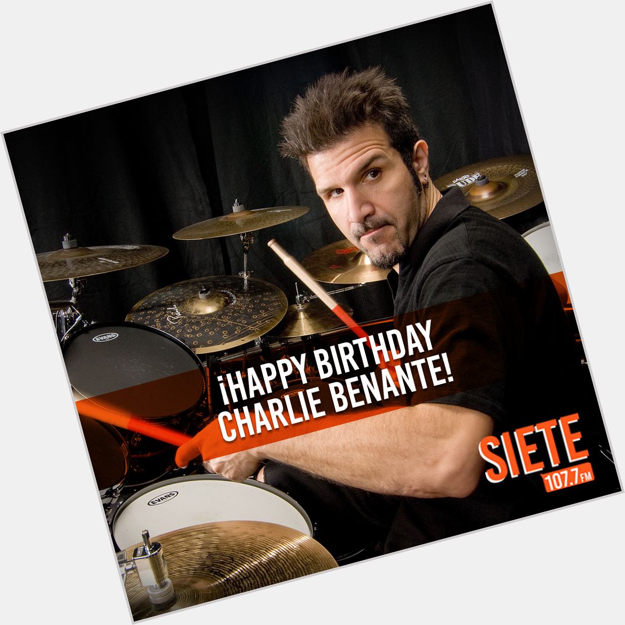Un 27 de noviembre de 1962 nace el baterista de thrash metal Charlie Benante. ¡Happy birthday! 