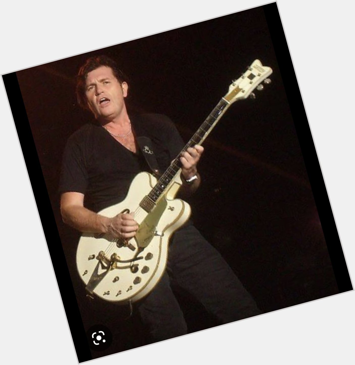 Happy Birthday    Charlie Burchill, one of the most talented guitar player of the world . Simple Minds. 