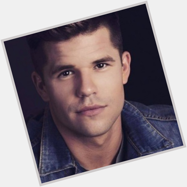 Wishing a happy birthday to actor Charlie Carver who turns 31 today. 
