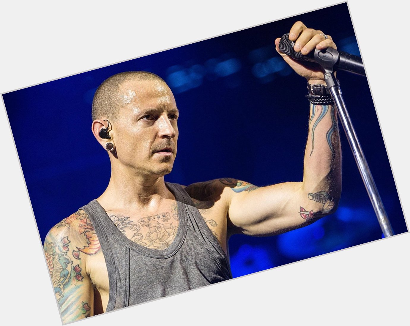 Happy birthday pala, Chester Bennington. We lost you to depression. I\m fighting on my own, I won\t lose. 