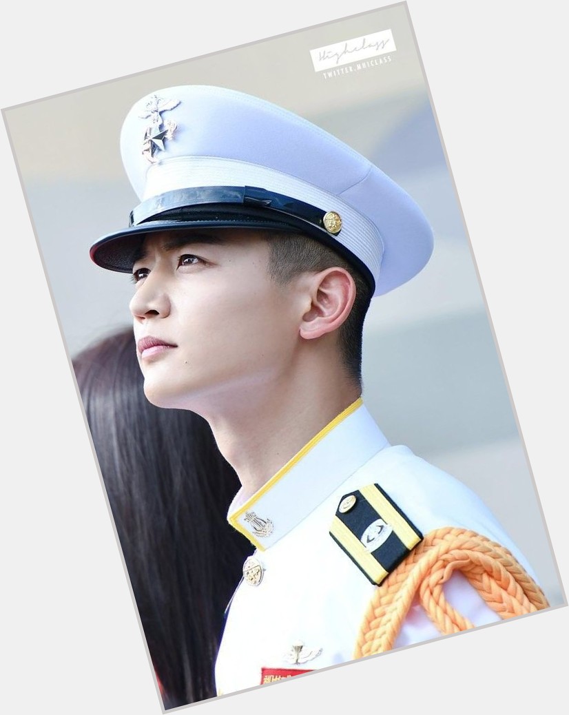  Happy birthday marine boy Choi MinHo! 