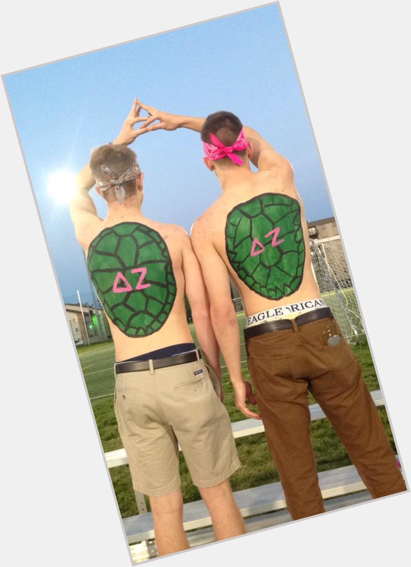 Happy birthday Chris Taylor I like you a lot because brotherhood and body paint 