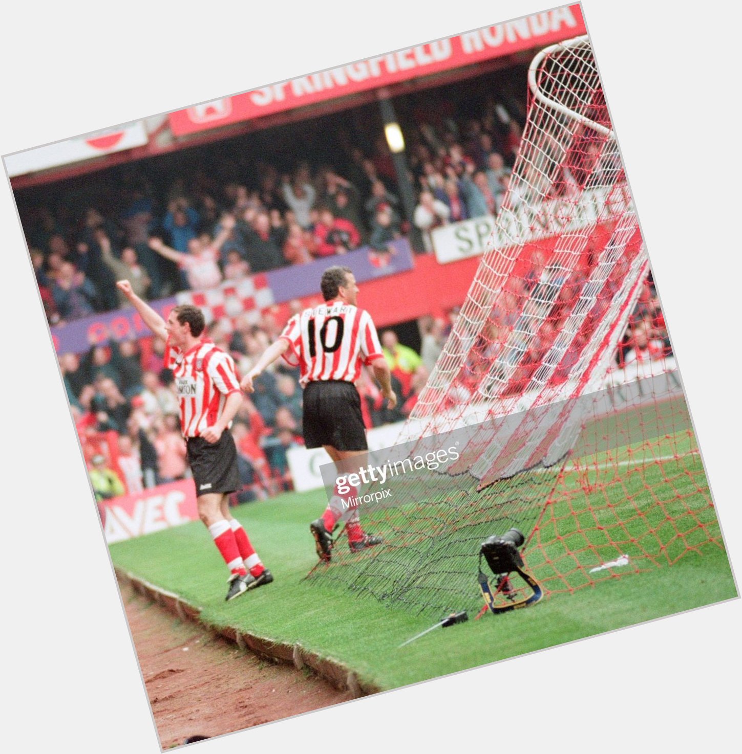 Happy Birthday the last two scorers at Roker Park; Chris Waddle and Allan Johnson. 