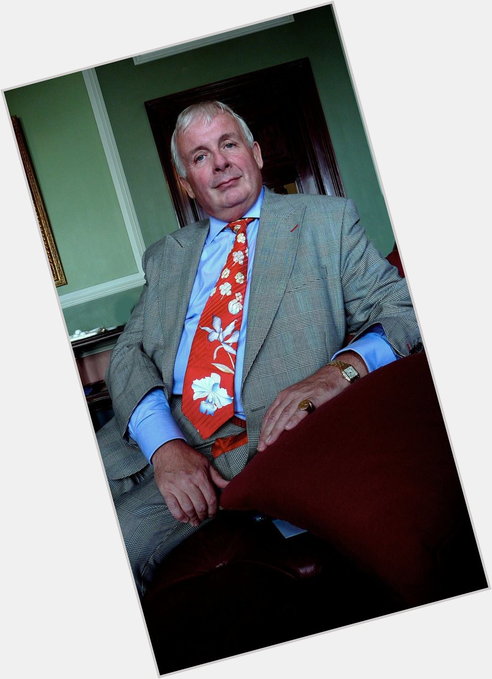 Happy 74th birthday to English actor and television presenter, Christopher Biggins. 