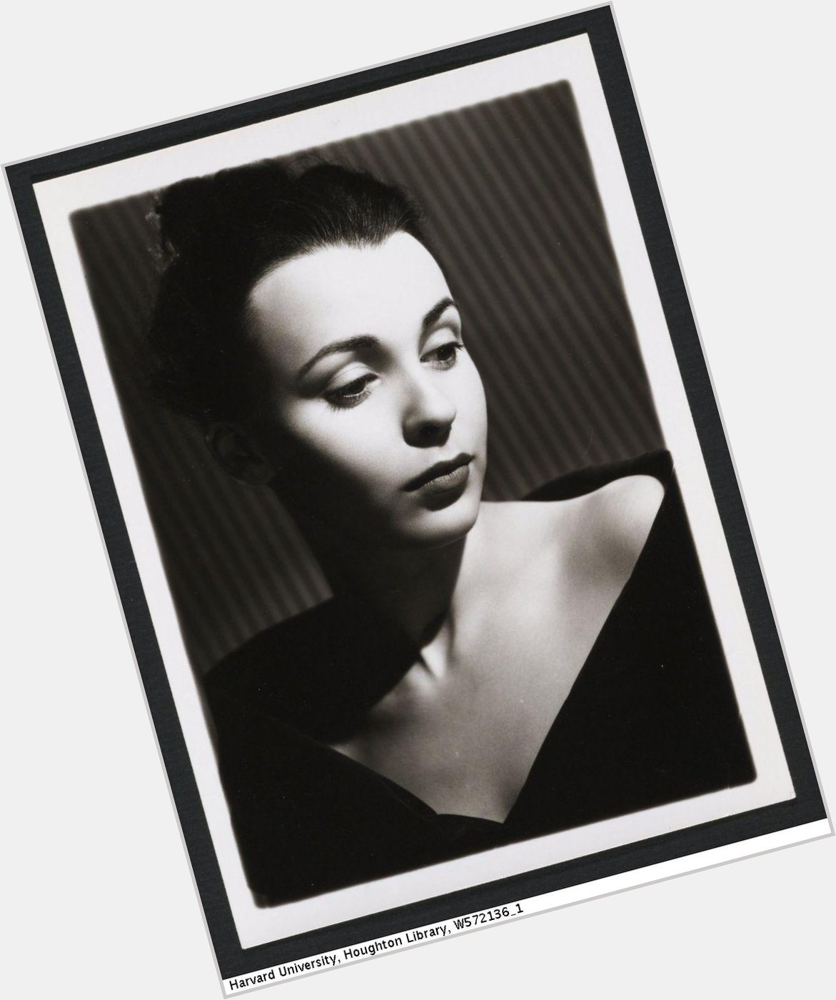 Happy birthday to Claire Bloom, photographed here by Angus McBean. Via 
