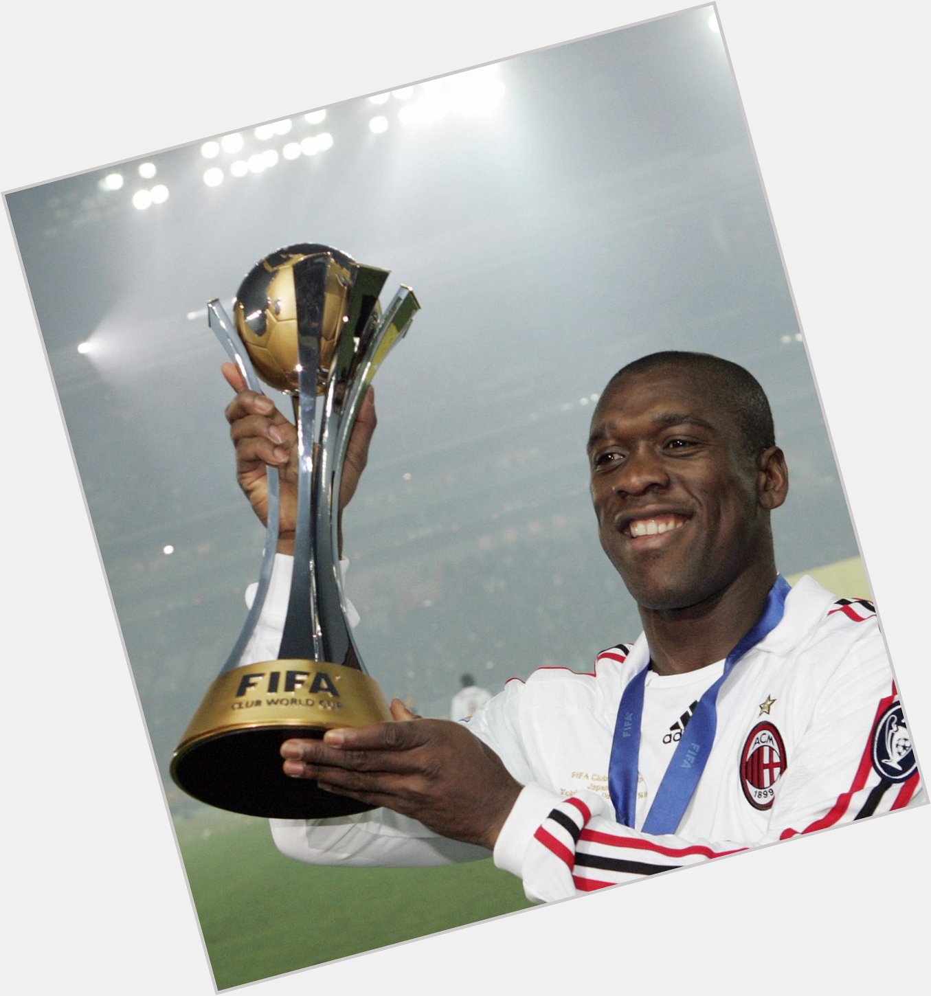 Happy birthday to Clarence Seedorf, who turns 46 today!   875 games  139 goals 20 trophies 