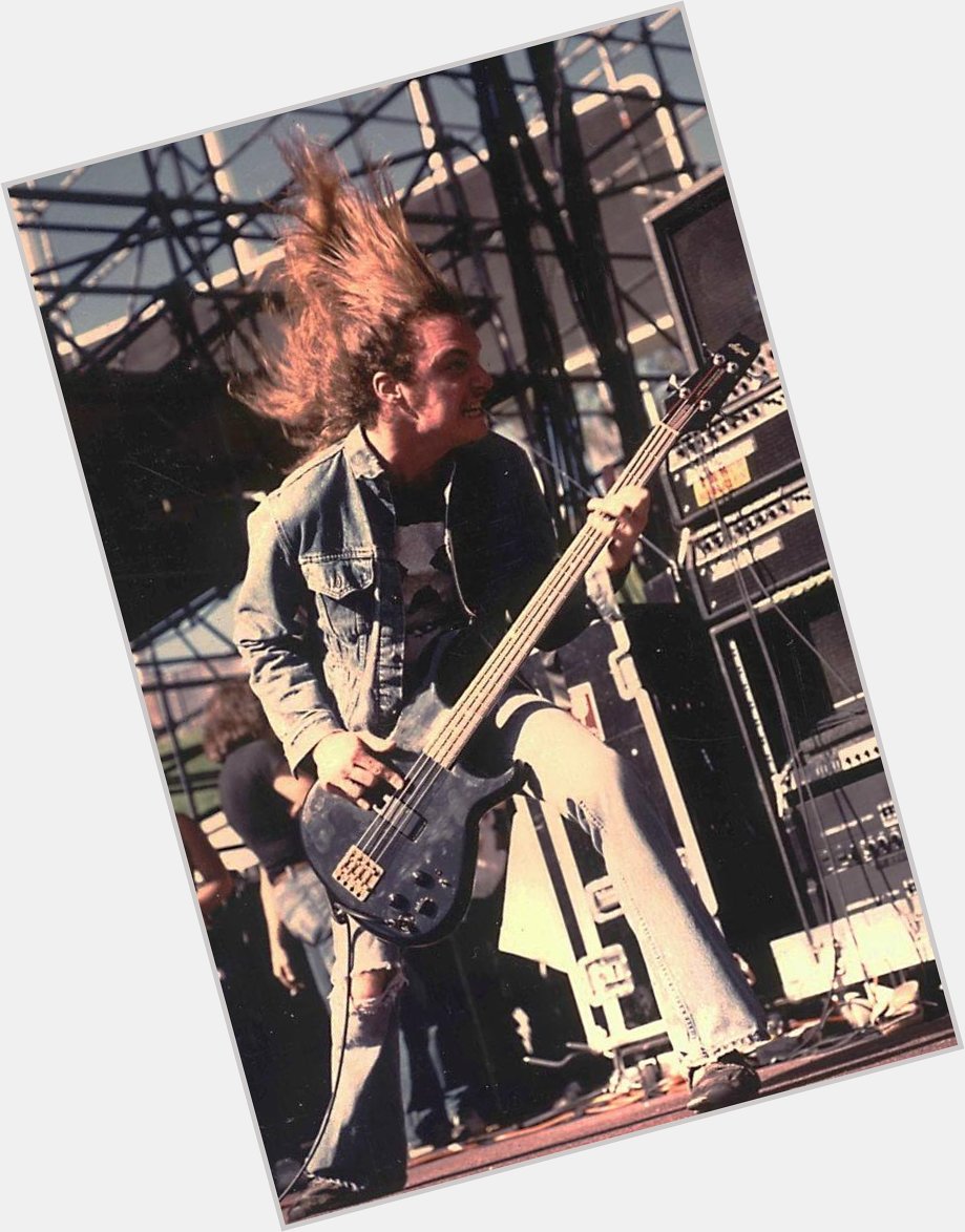 Cliff Burton, ex-baixista do Metallica, faria hoje 56 anos se estivesse vivo!! 

Happy Birthday Cliff!!  