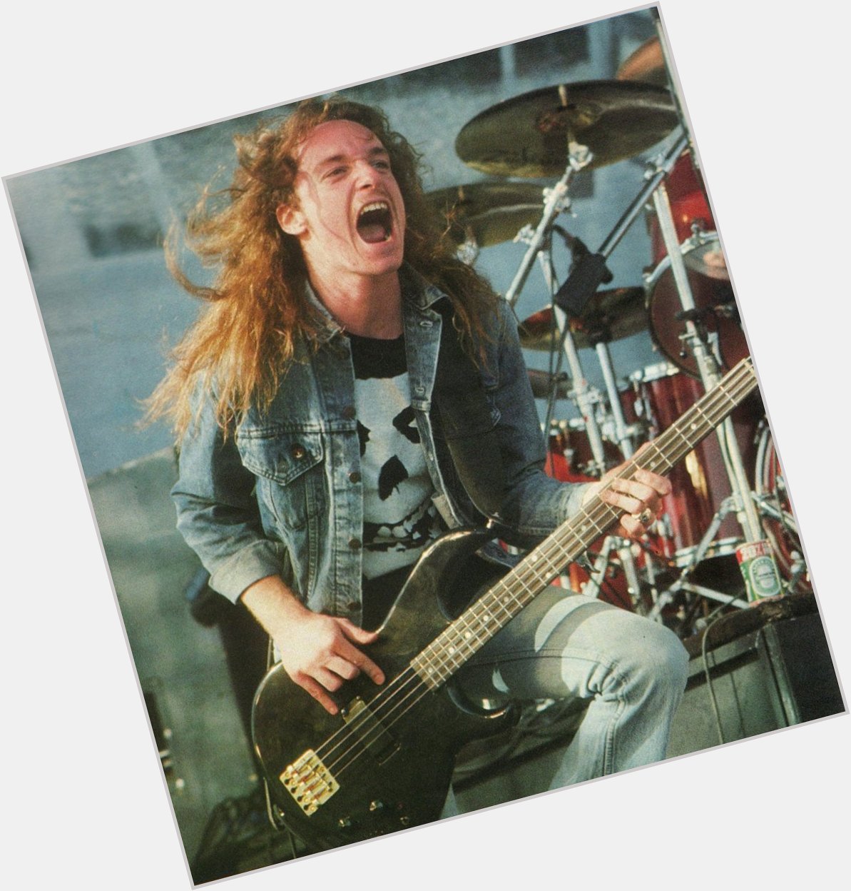 I share a birthday with an amazing bass player Cliff Burton... Happy B-Day Bro!! 