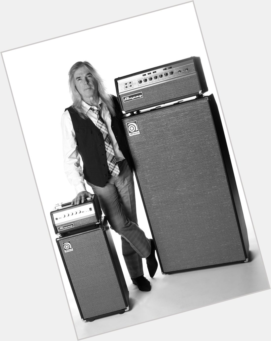 Join us in wishing Ampeg artist Cliff Williams a happy birthday today! 