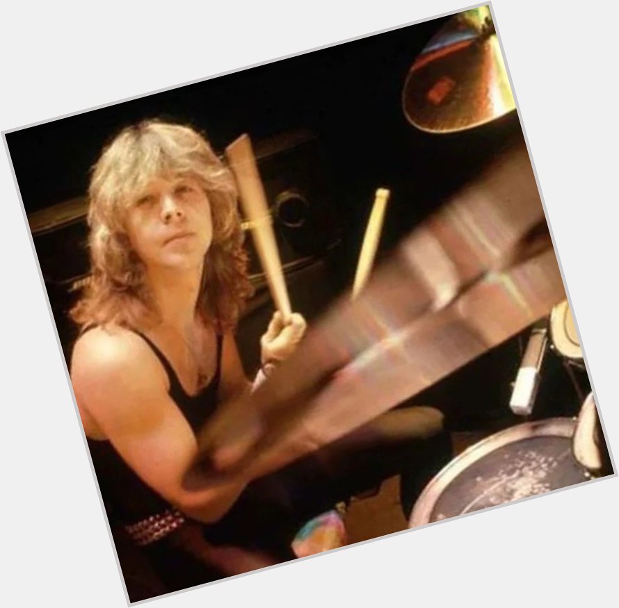 Happy Heavenly Bday Clive Burr primer baterista de la banda Iron Maiden   