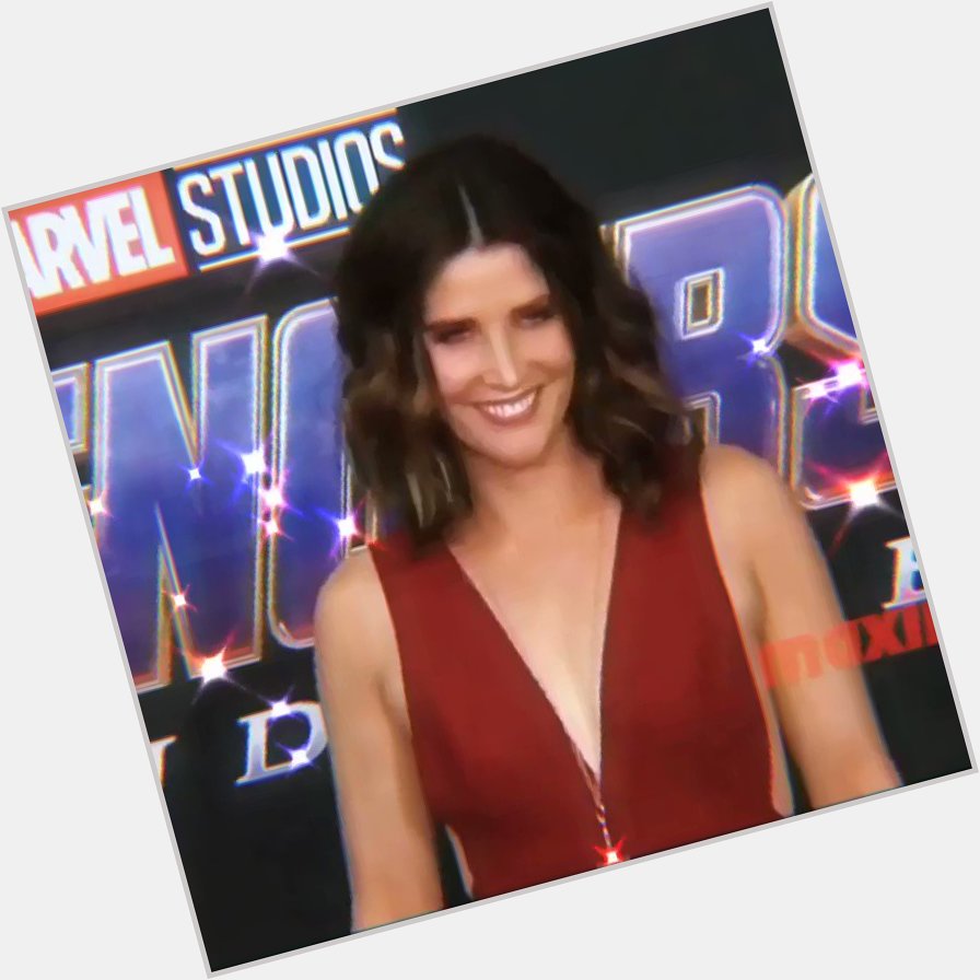 HAPPY BIRTHDAY TO THE QUEEN COBIE SMULDERS 