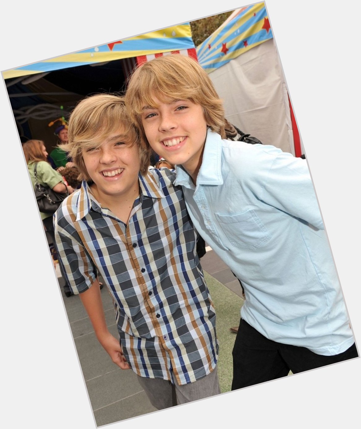 Happy bday Dylan and Cole Sprouse!!       