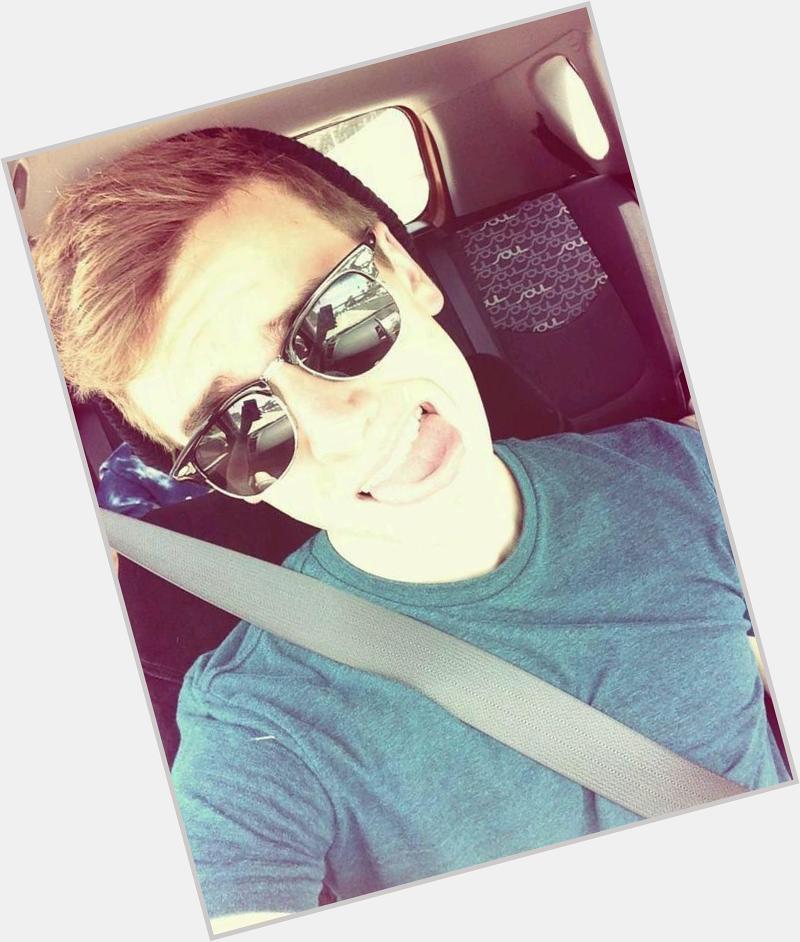 Happy birthday Connor franta thanks for all the videos its so beautiful  