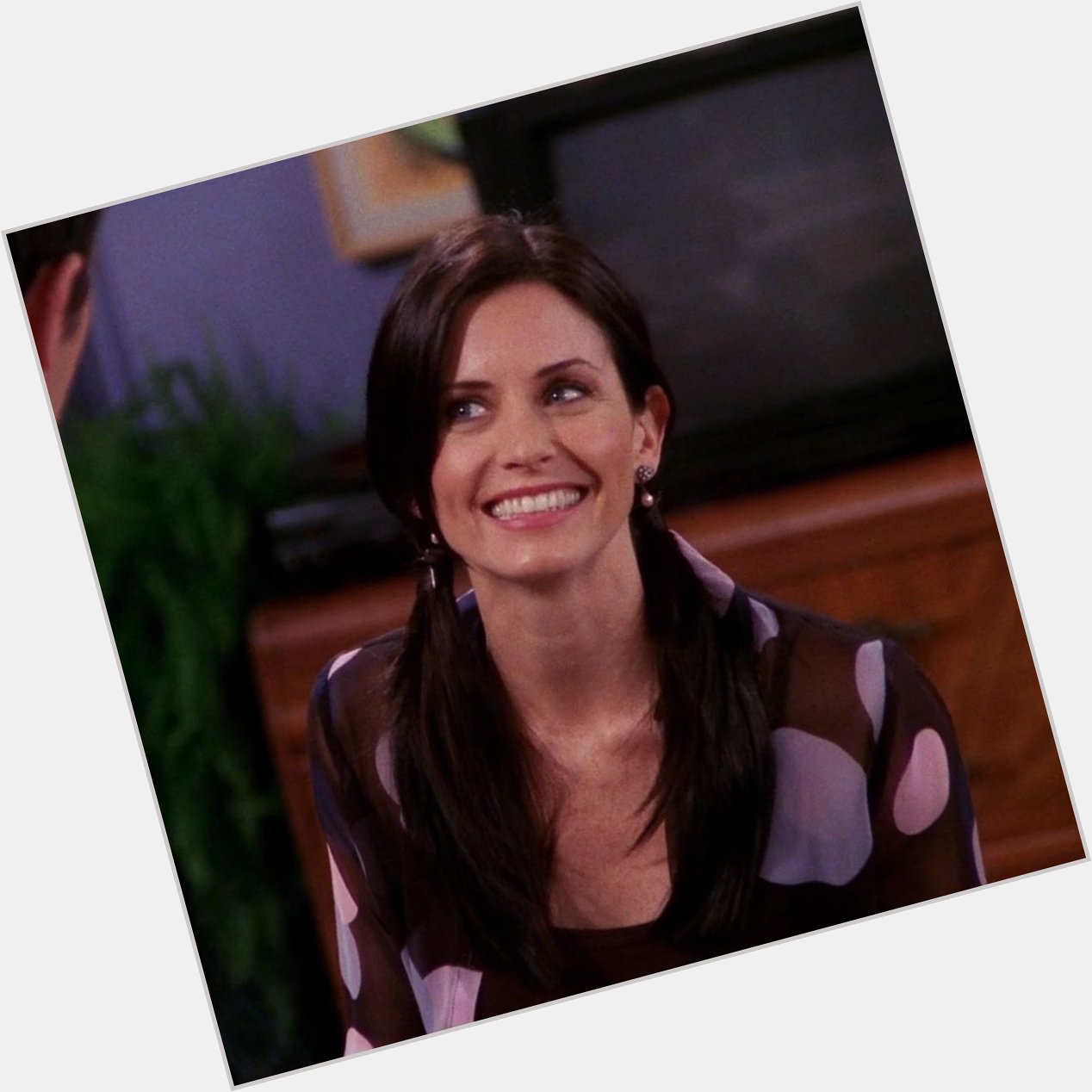 Happy birthday to courteney cox, the one who made monica geller-bing so alive and lovable till today  