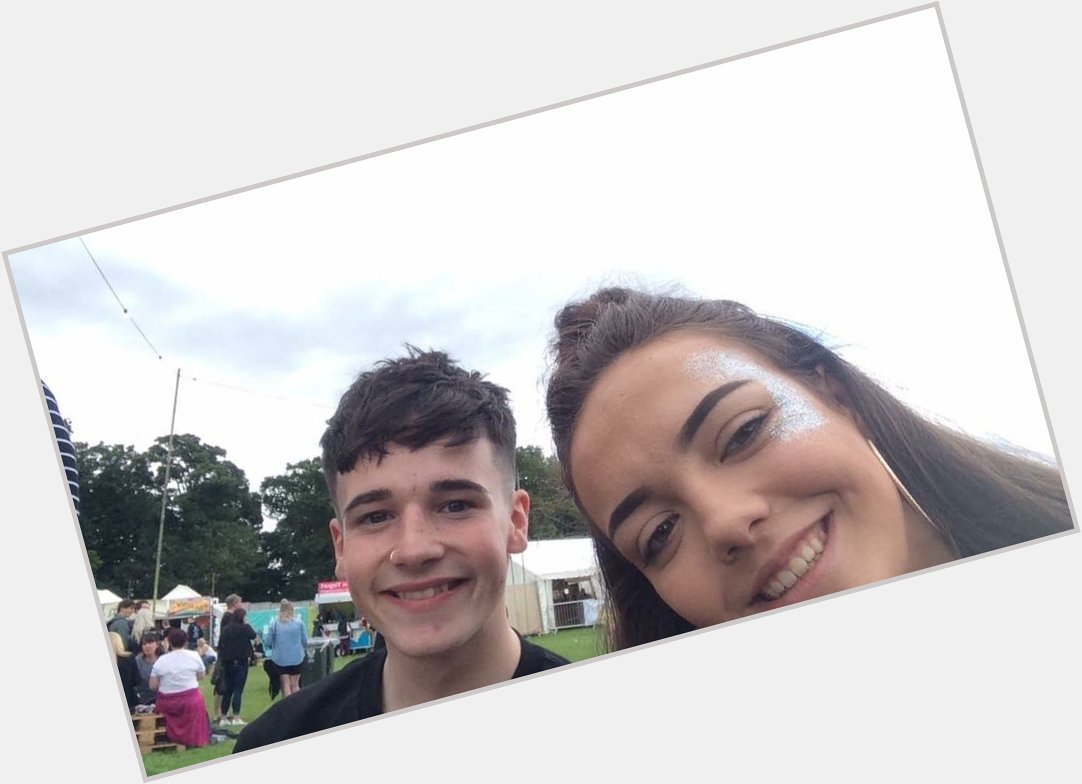  happy birthday courtney hope you have a great day ! only pic i could find x 