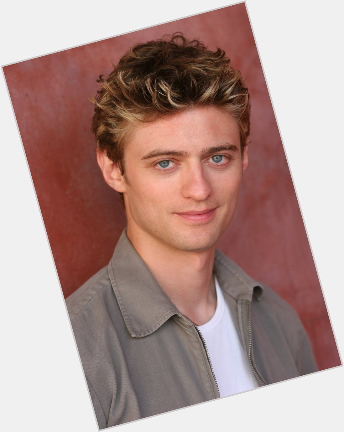 Wishing a very Happy Birthday to the talented voice actor, Crispin Freeman!      