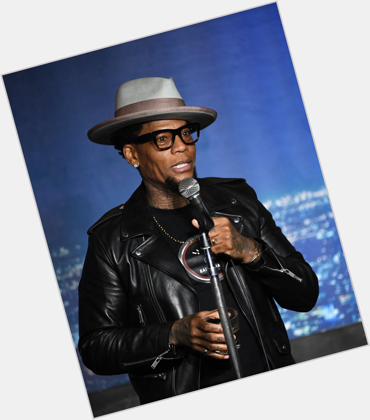 Happy 57th Birthday to one of the Kings of Comedy D.L. Hughley! We are wishing you many more brother 