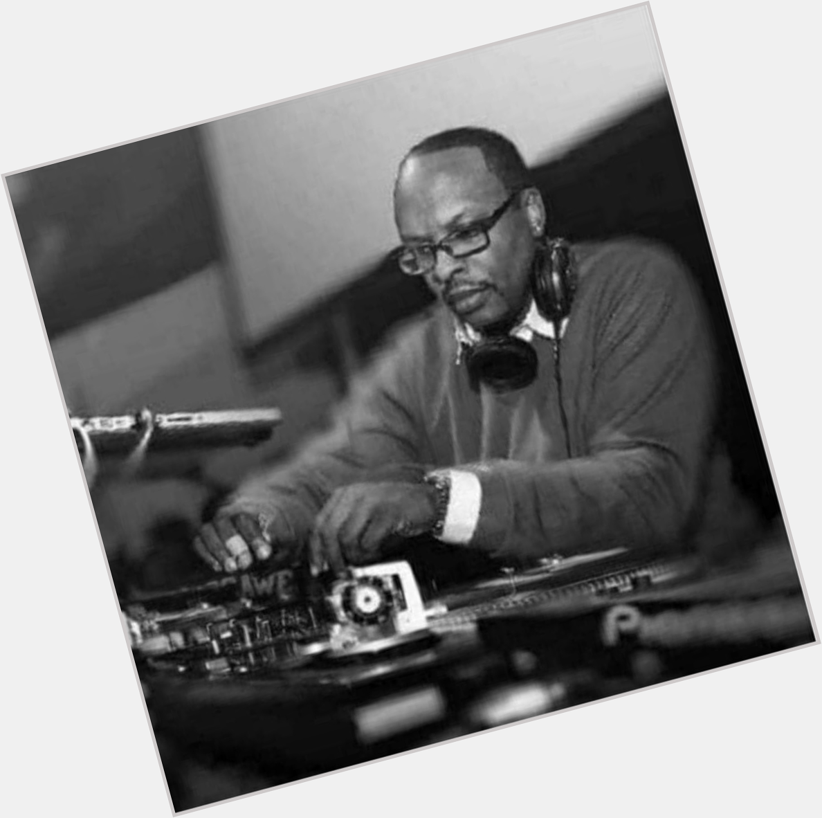 Happy 58th Birthday Today, Philly\s DJ Jazzy Jeff, one of the illest DJs in history. 