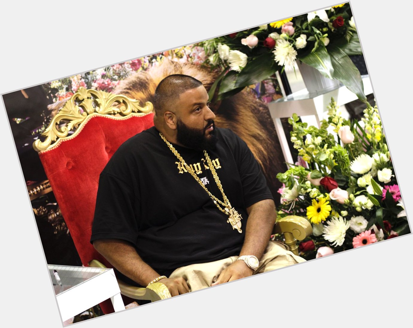 Happy 45th Birthday to DJ Khaled. This is footage from his \"Major Key\" album signing in one of our Harlem locations. 