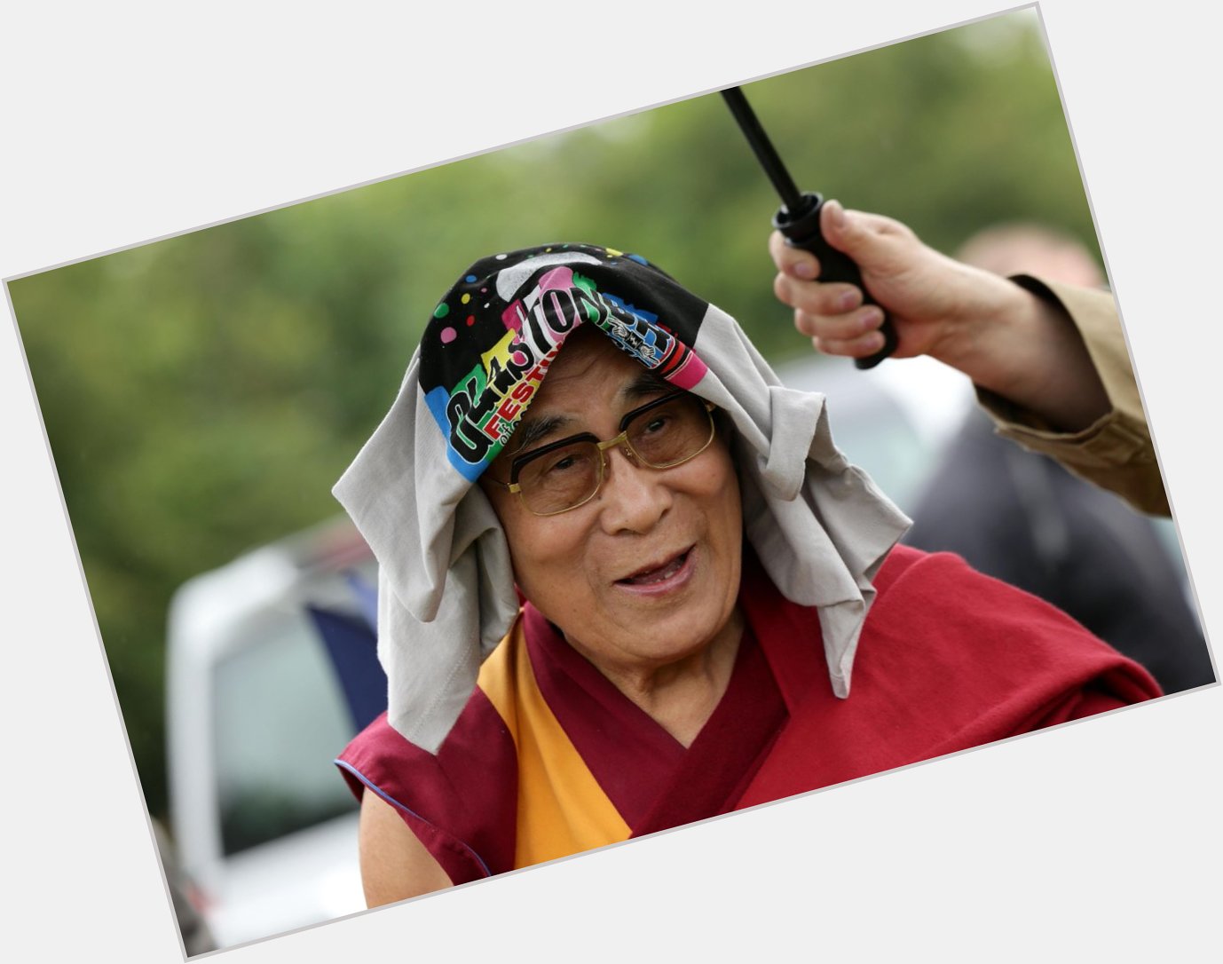 \" Glastonbury Festival fans sing Happy Birthday to Dalai Lama - a week early  