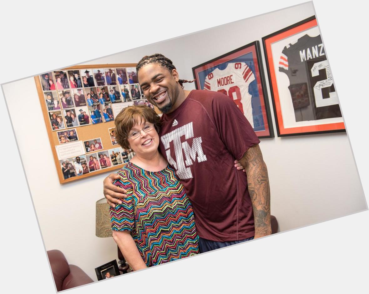  Happy Birthday to my favorite Giant, Damontre Moore. Very excited to see you play Sunday! Love you. 