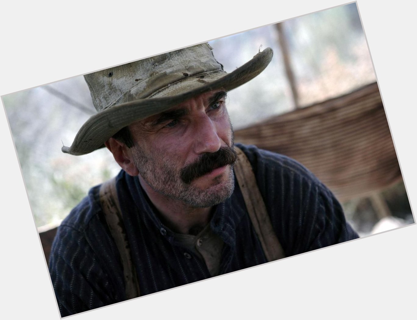 Happy birthday to the man who invented the acting, and flip phone love u Daniel Day Lewis 