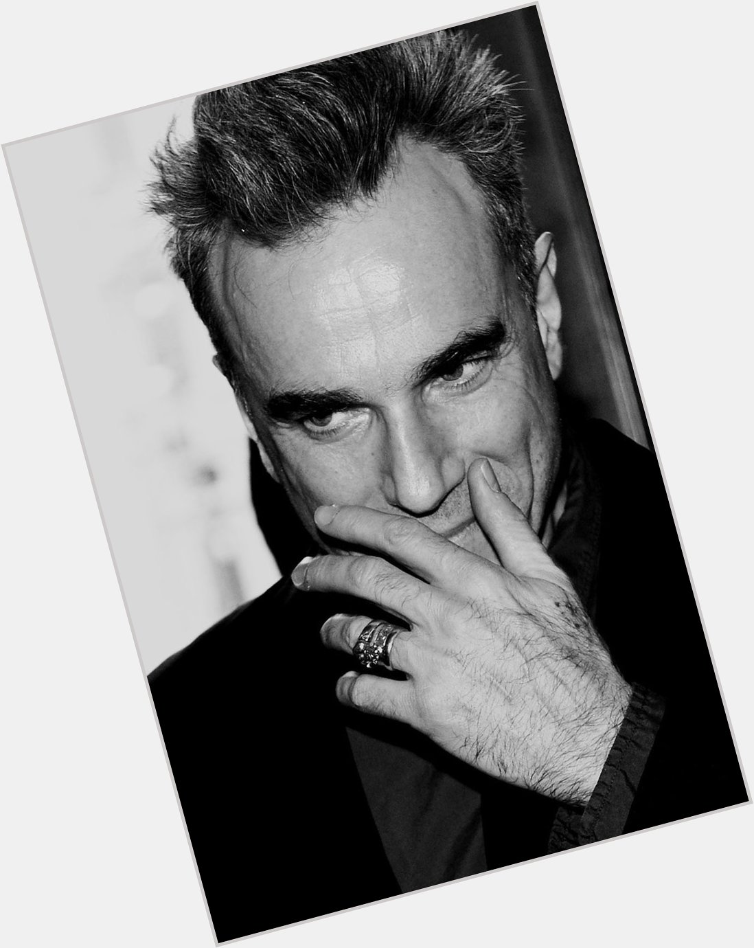 HAPPY BIRTHDAY YOU RETIRED BITCH THE LEGEND THAT IS DANIEL DAY LEWIS 