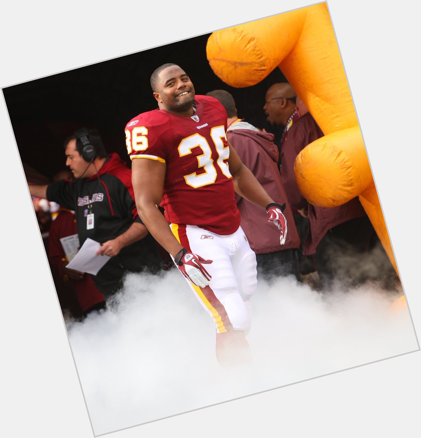 Happy birthday to Redskins fan favorite Darrel Young! (  