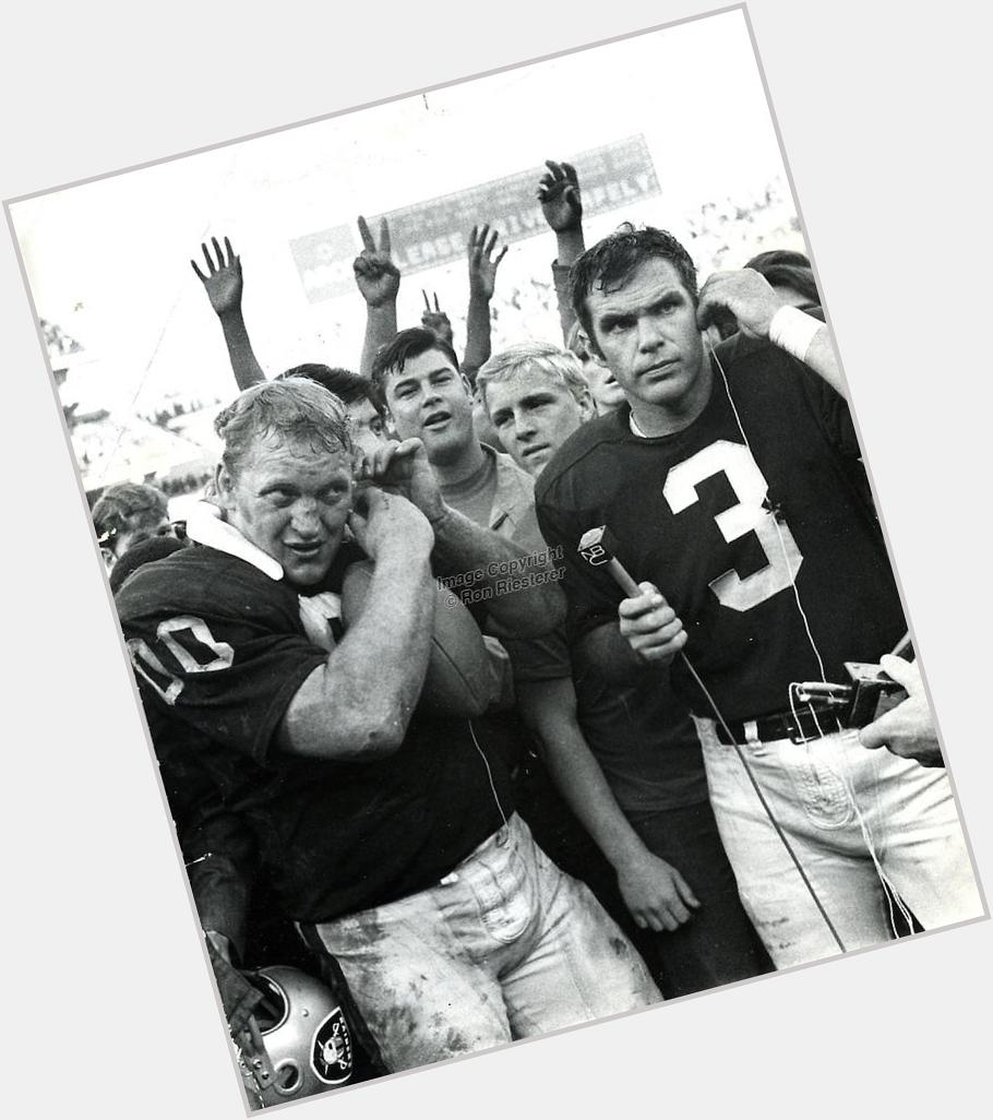 Happy birthday to the Mad Bomber, Daryle Lamonica. 