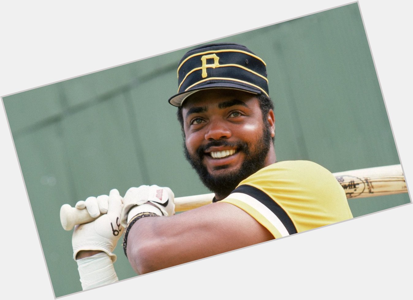 6/9

Dave Parker turns 69 years old.

Happy birthday to the Cobra. 
