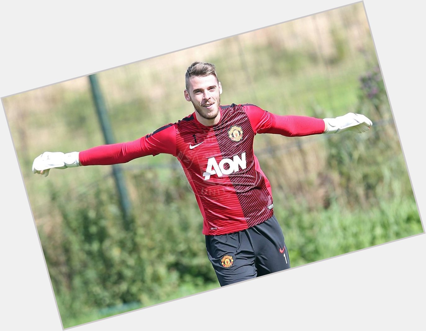 Happy birthday, David De Gea! Best wishes and keep the Red Flag flying high! <3 