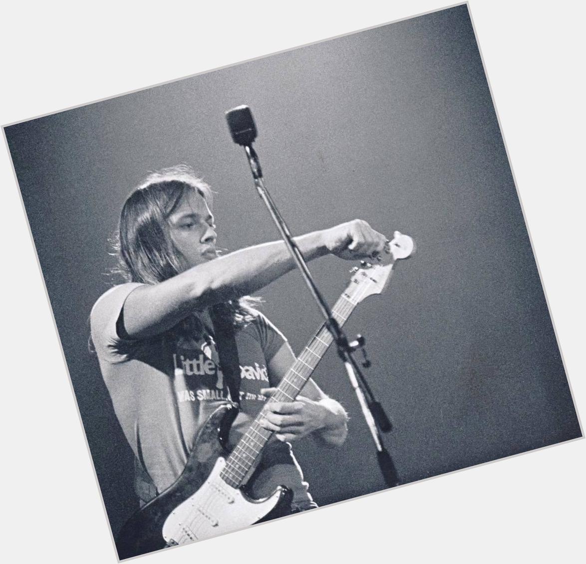 ¡¡Happy Birthday David Gilmour!!    al dios de la guitarra   