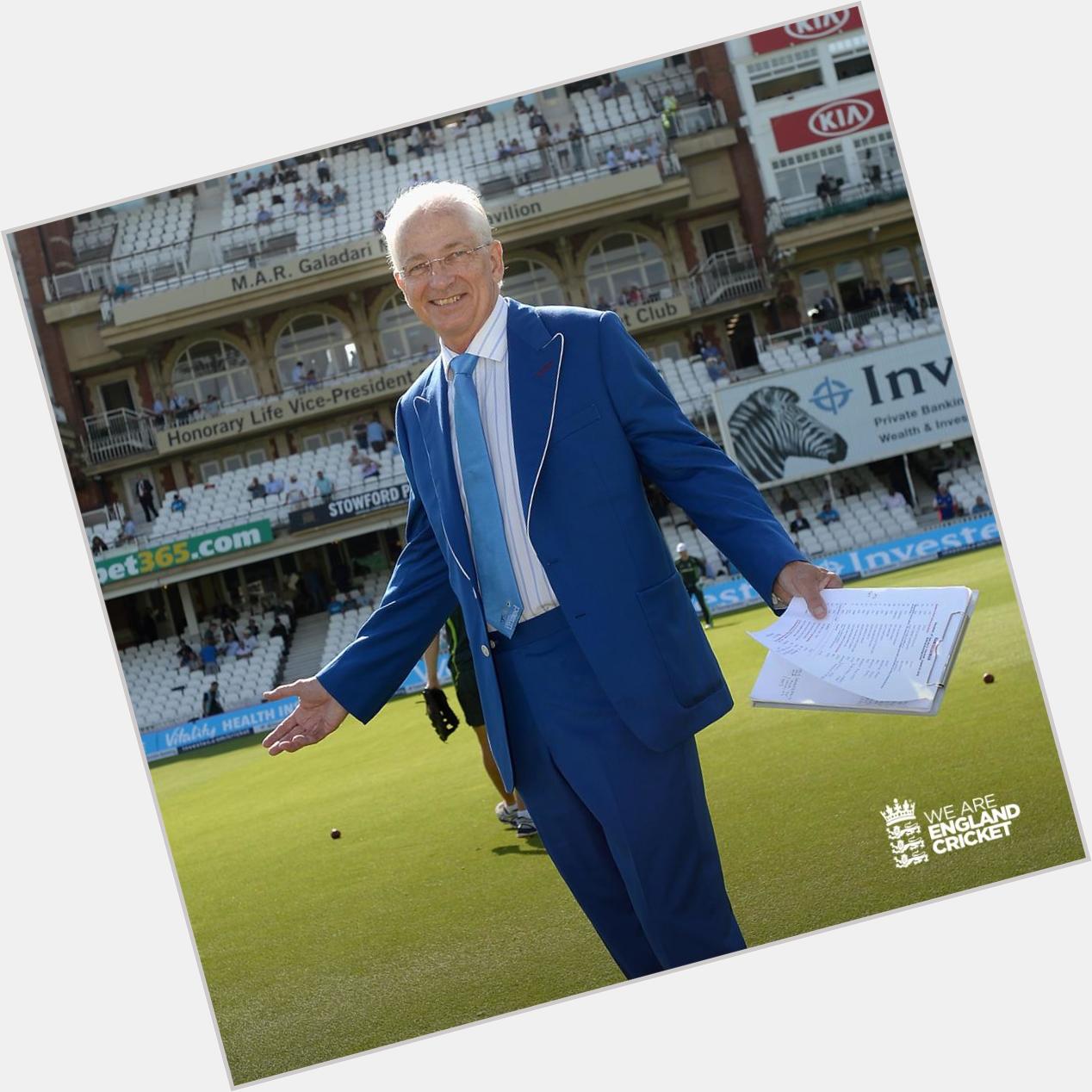 Happy birthday to our former captain David Gower! 117 Tests
8231 runs
18 centuries

An all-time great. 