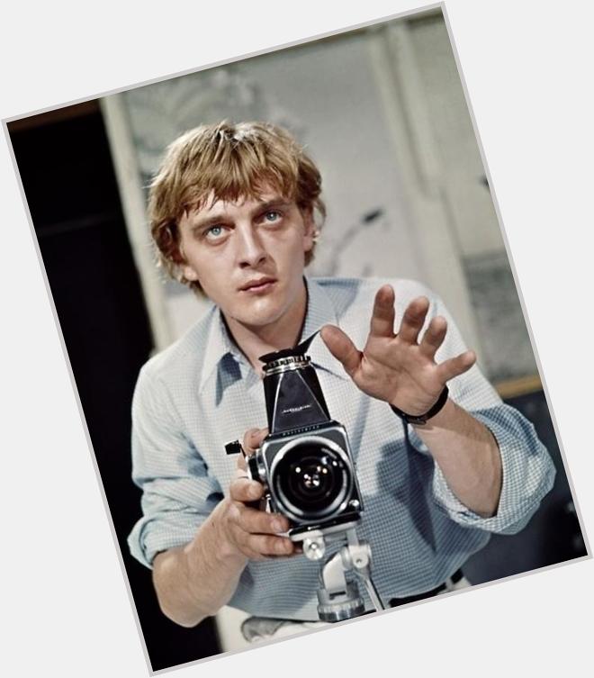 Happy Birthday to todays über-cool celebrity w/an über-cool camera: DAVID HEMMINGS (from the 1966 movie "Blow-up"). 
