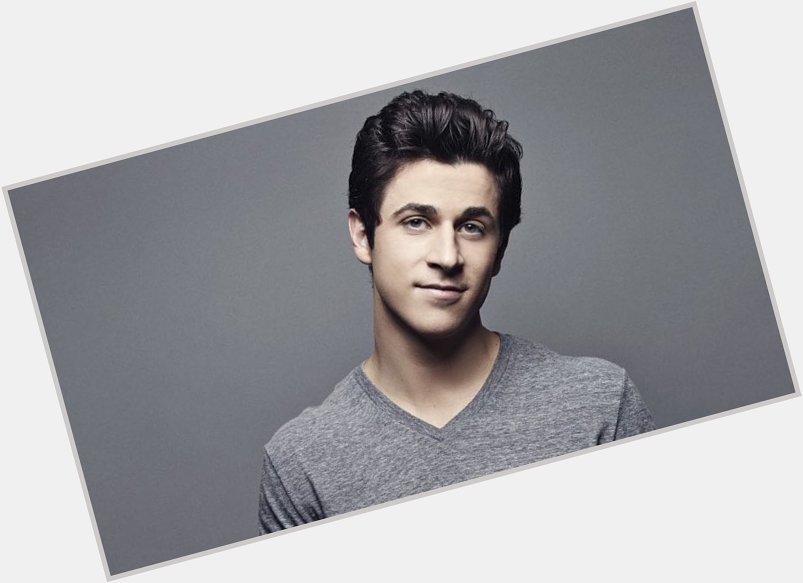 Happy 34th birthday to the talented David Henrie. 
