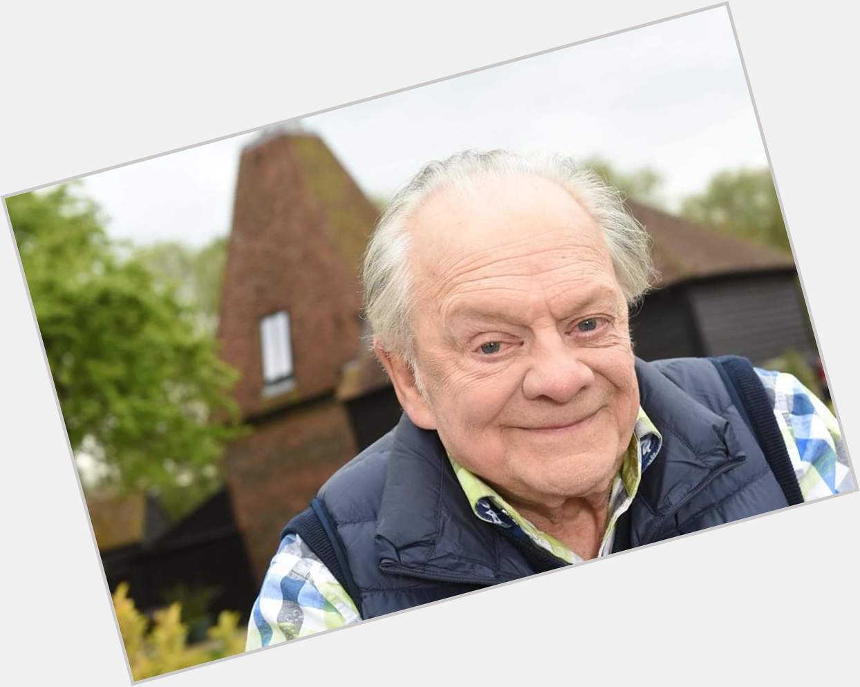 Happy Birthday Sir David Jason who is 80 years old today. 