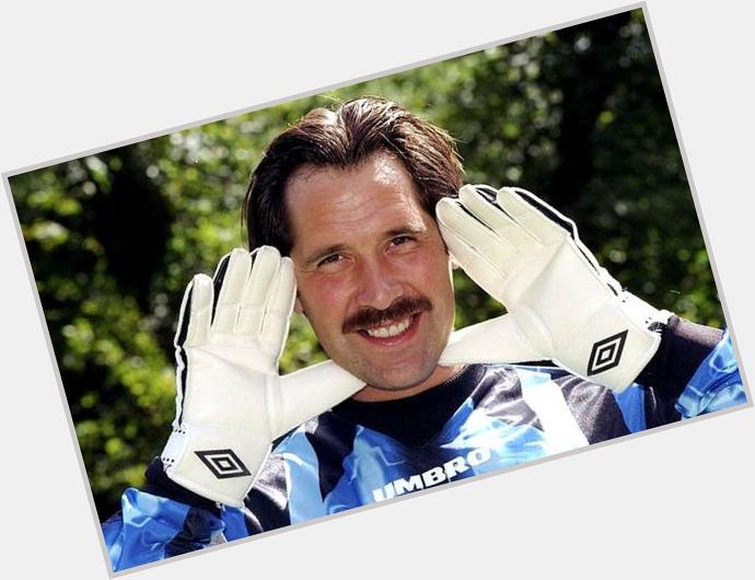 Happy birthday to David Seaman, the goalie turns 51 today. One of the finest top lips in football history. 