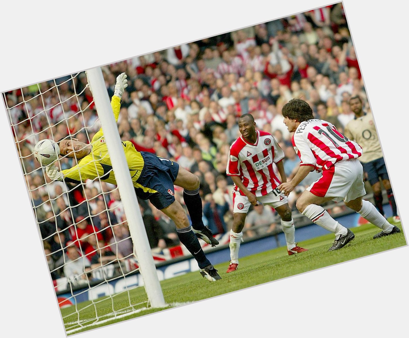 Happy Birthday David Seaman.

Will never forget his claw save to deny Peschisolido in the FA Cup. 