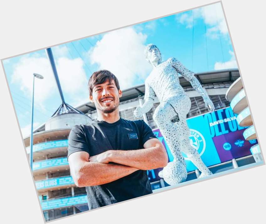 Happy 37th birthday David Silva. A legend that beautifully graced and is still gracing the game of football. 